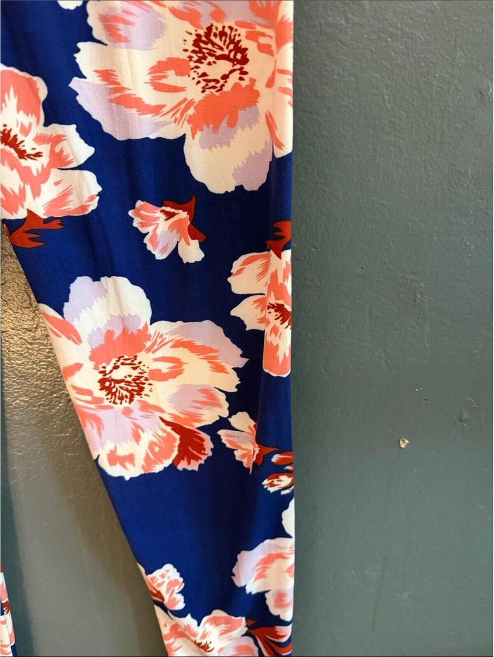 Eevee Women's Blue Floral Ankle Leggings with Tags - Picture 4 of 6